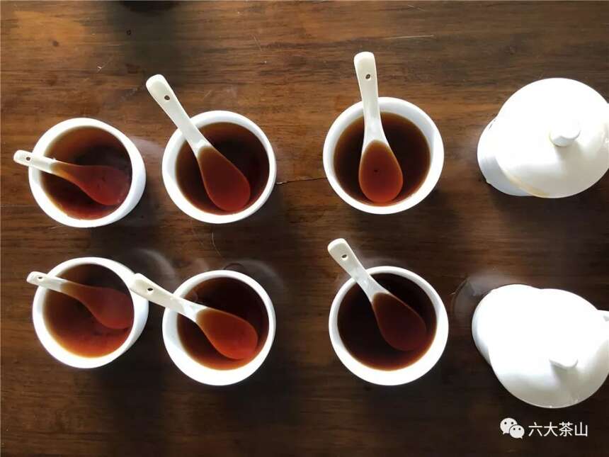 「品鉴会」判断熟茶的年份，可以从哪几个角度入手呢？