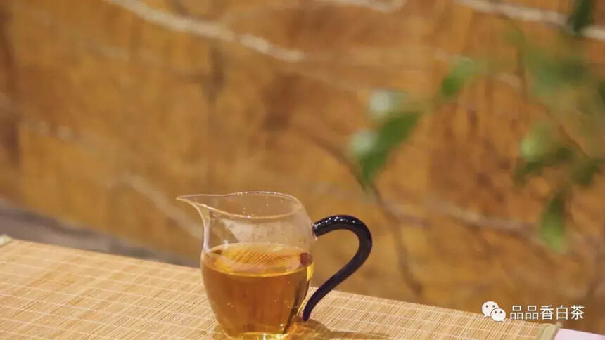 听说，常喝白茶可以防止“变异”！