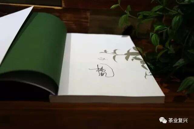 想了解普洱茶历史，杨凯的书是必读的