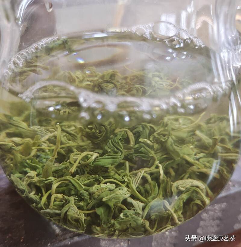 建议用75度至85度纯净水冲泡崂山绿茶