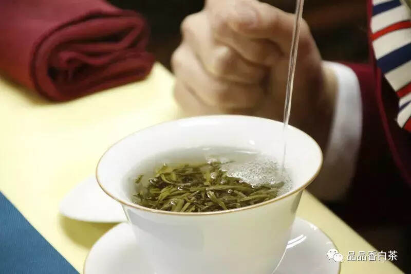 新茶即将上市，如何将这一杯茶泡好呢？