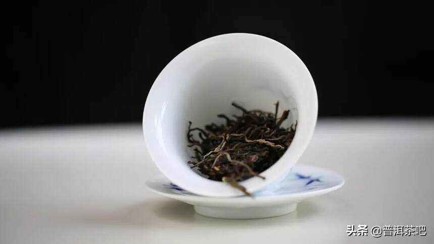 小饮浓茶有滋味，常饮淡茶更健康