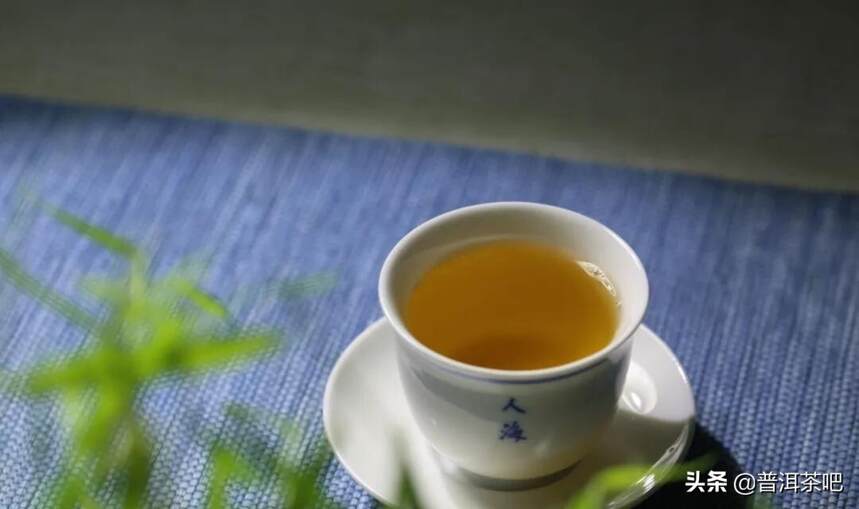 云南普洱茶生茶与熟茶，不仅仅是一个渥堆的距离