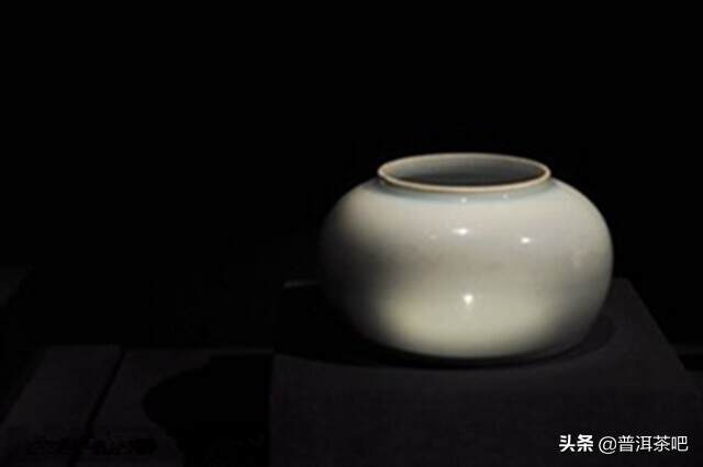 泡茶，选瓷器还是选陶器？