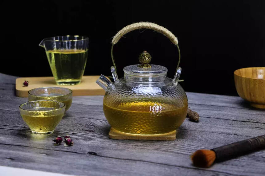 喝茶就是讲究，看看唐朝的煎茶，就知道现在盖碗冲泡多简单了