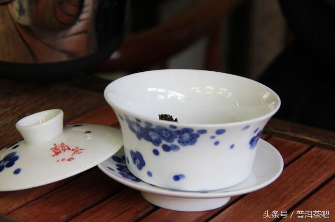 「茶吧论坛」如何辨别普洱工艺香与山头本质香？