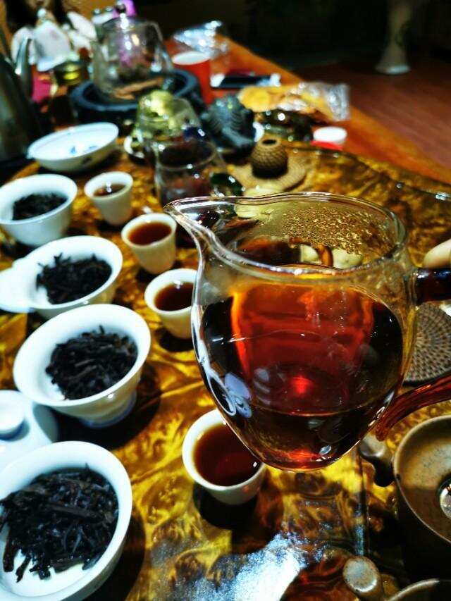 老茶头也称“疙瘩茶”以及“自然沱”。