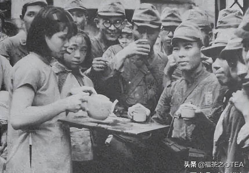 近代老照片：为日军倒茶的女子令人怜惜，手术工具残害囚犯