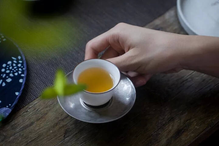 他们总说喝岩茶上瘾，那武夷岩茶使人回味无穷的秘诀是什么？