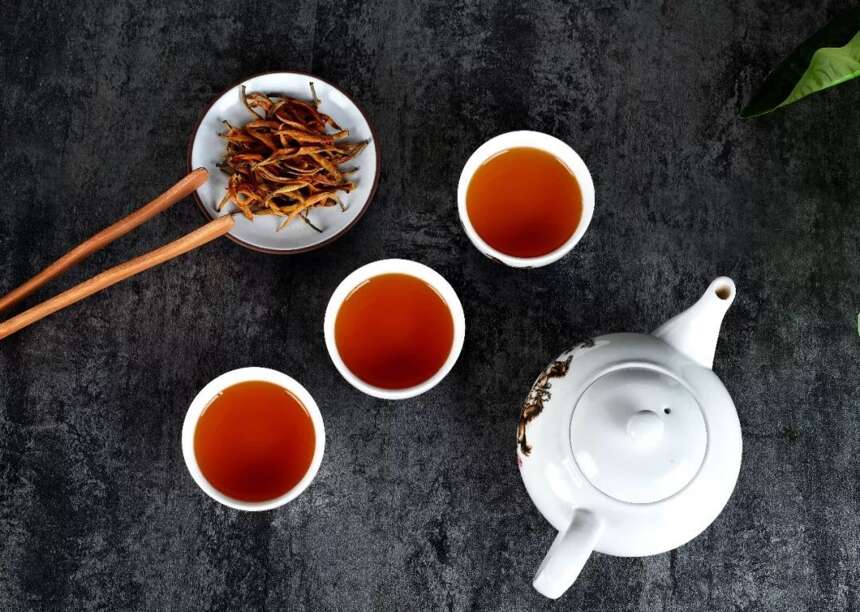 茶小菓丨什么是普洱茶？普洱茶的制作工艺？