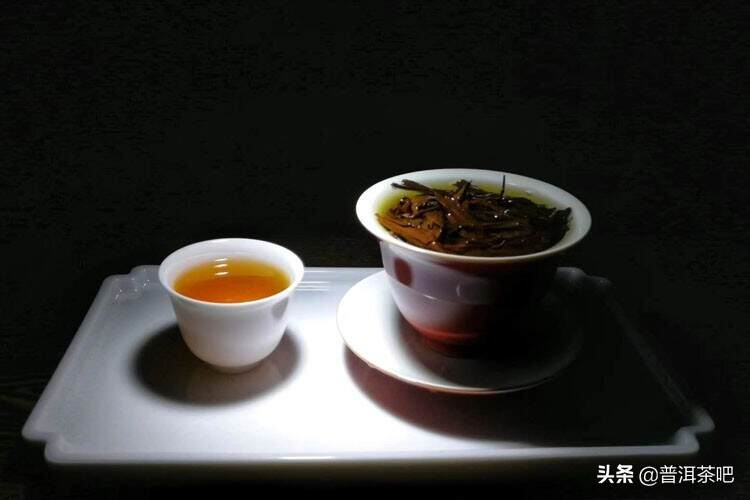 你喝过发酸的红茶么？是什么导致红茶有酸味？