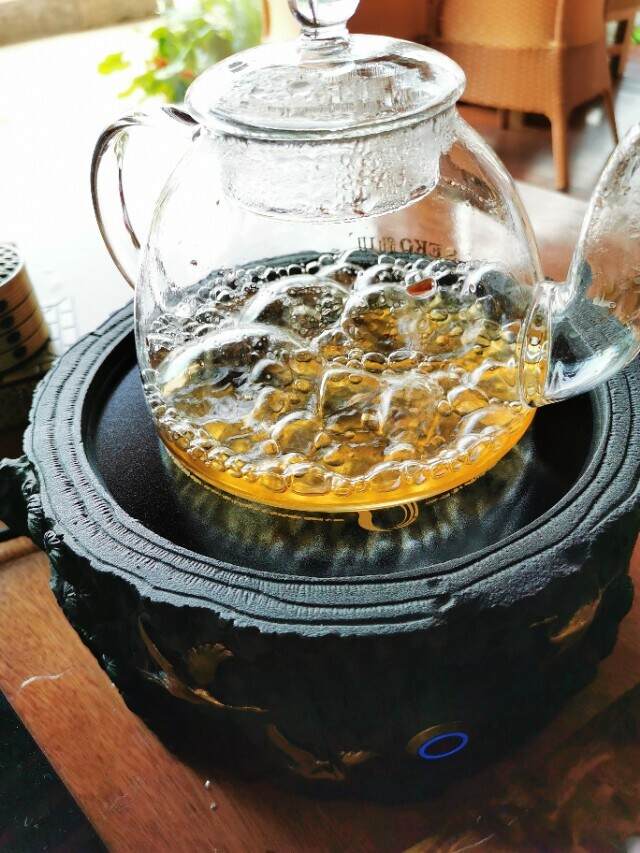 云南的茶文化几乎与火塘文化一样悠久。
