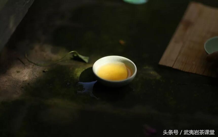 武夷岩茶最重要的“三个半师傅”之详述第二大师傅：焙茶师傅