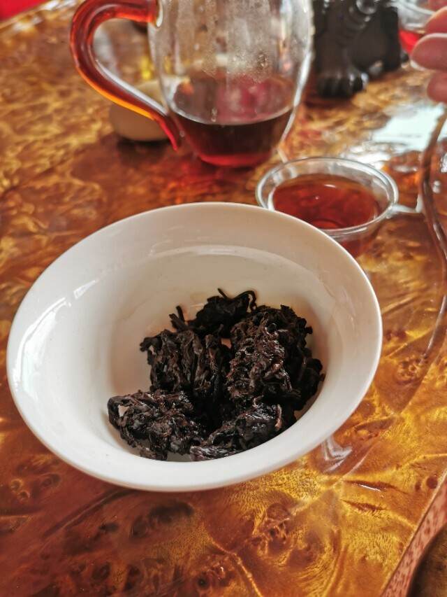 老茶头也称“疙瘩茶”以及“自然沱”。