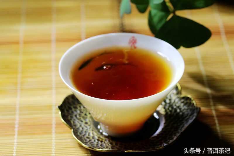 时光雕刻出的陈韵茶香，才是普洱茶的最佳状态