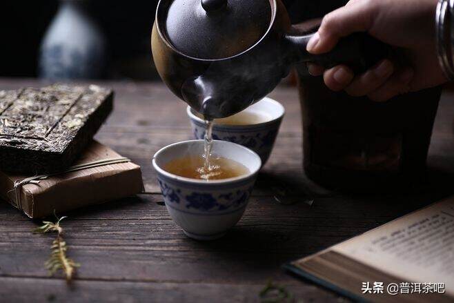 为何同一款茶，茶艺师和自己冲泡的滋味差别那么大呢？