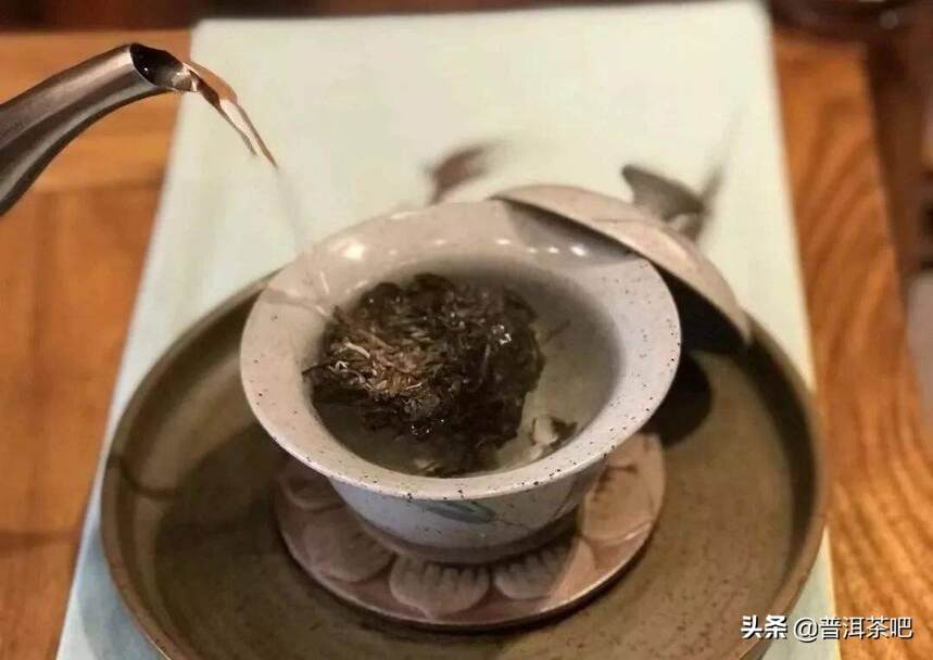 ‖普洱茶茶汤上面的油雾是什么？