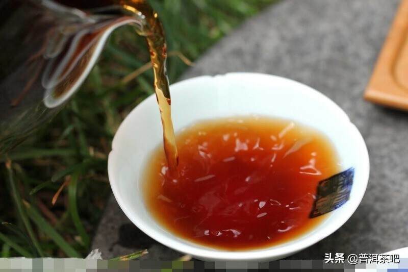 市场上这么多陈年老普洱，如何分辨是不是真的老茶？