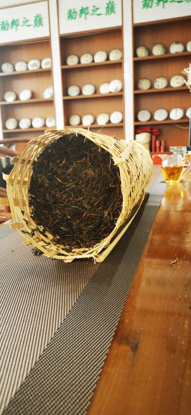 古树茶是普洱茶的珍贵资源。是普洱茶深厚历史和优越生态的象征。