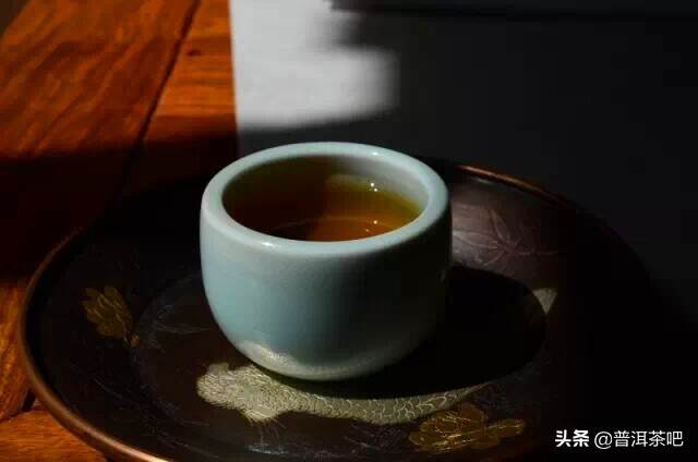 广东人有喝早茶的习惯，为什么他们茶点中的茶，大多是普洱茶？