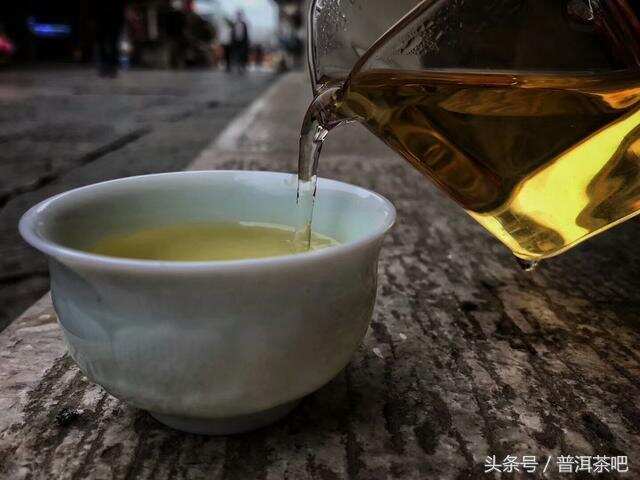 茶蕴含着无尽的滋味一泓清波，浮生若茶