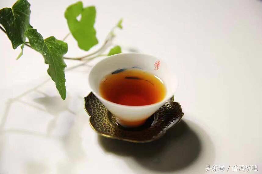 高价普洱茶，存了几年居然一文不值了？