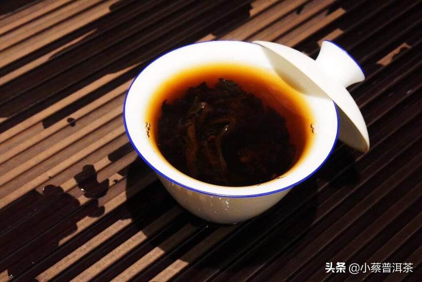 ​阮殿蓉02年定制的中茶黄印熟饼