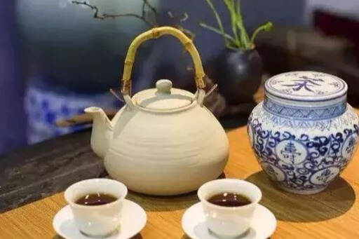 中年若与茶相遇，一缕茶香，一份静好