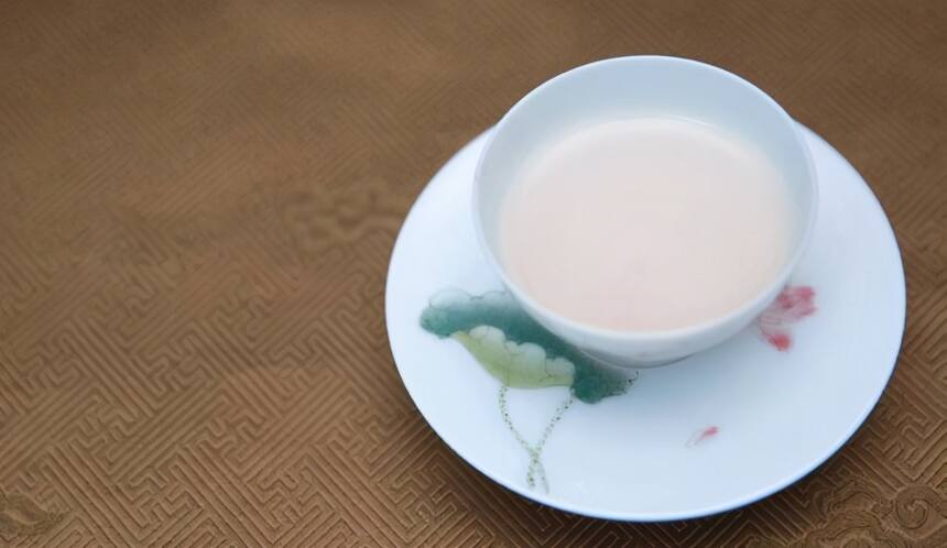 品茶 | 随顺的茶——2007 年白毫银针