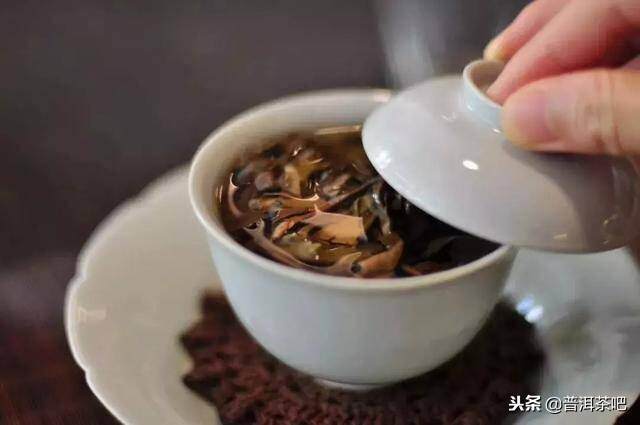 冲泡普洱茶的留根、闷泡和坐杯泡法各有什么异同？