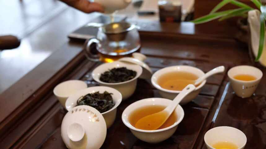 武夷岩茶最重要的“三个半师傅”之详述第一师傅：做青师傅