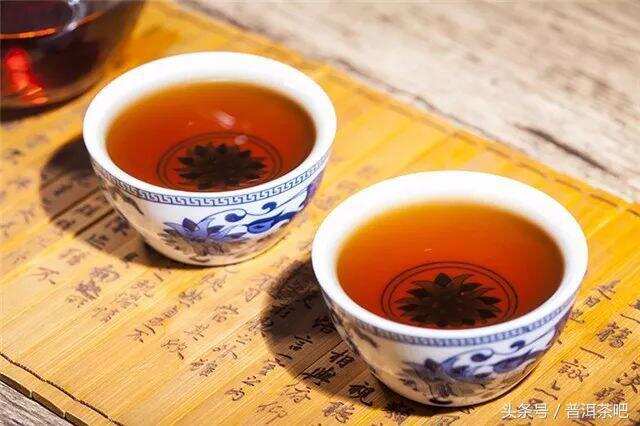 普洱茶的两极态势：喝不起的山头茶和不敢拆的明星茶