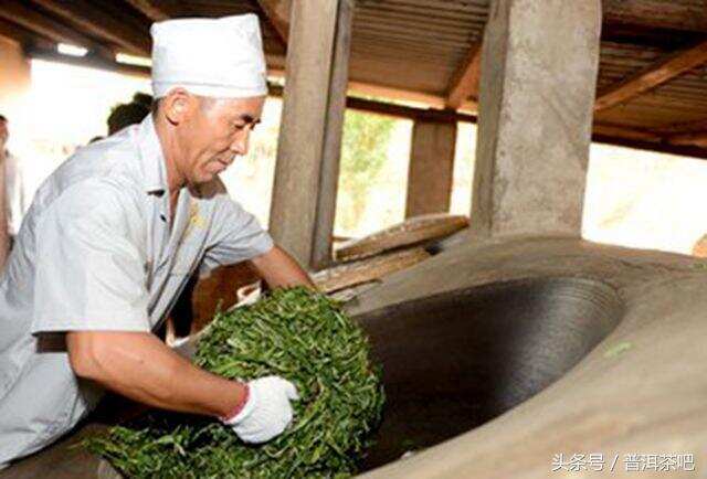 普洱茶在杀青，揉捻，干燥过程中的化学作用