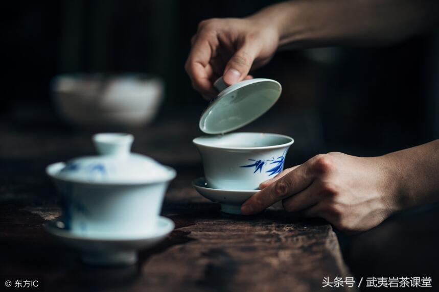 梁实秋：一碗茶汤见世相，客厅里的喝茶学问