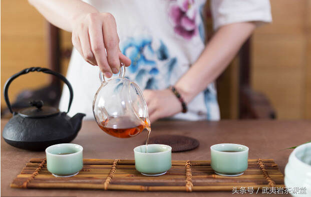 聊茶往事：温柔了全世界的英式下午茶，为什么偏偏要选红茶？