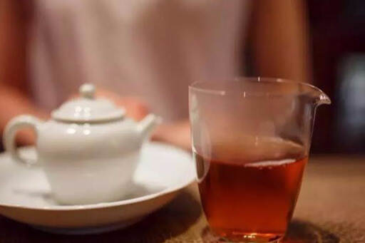 中年若与茶相遇，一缕茶香，一份静好