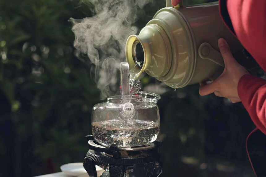 如何选择冲泡岩茶的用水：精泉烹雀舌，活水煮龙团