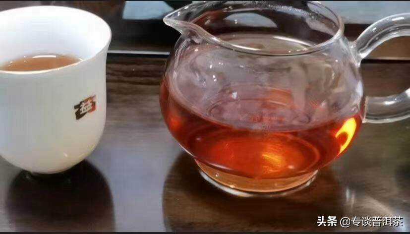 喝一泡就很迷上了，甘甜的醇厚，舌底鸣泉，90年代的中茶大红印