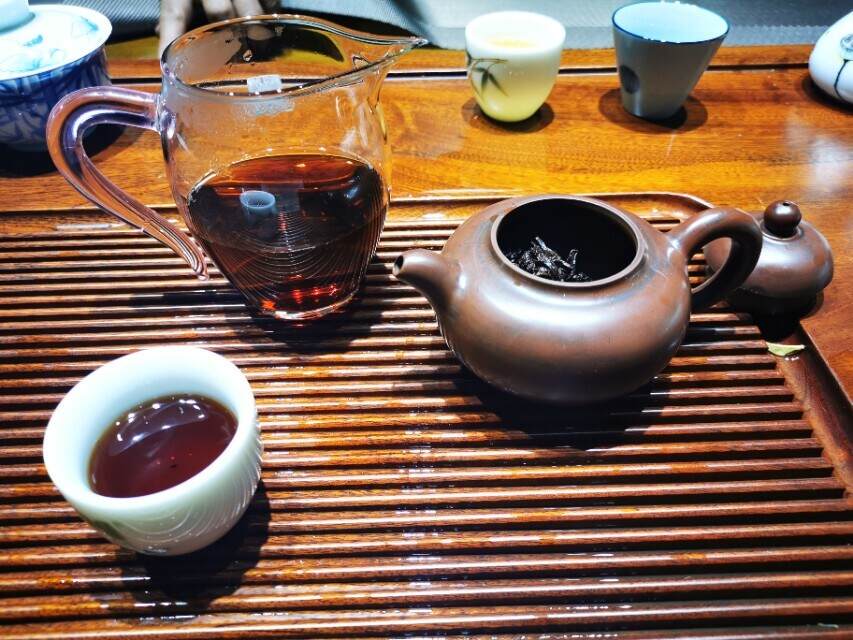 普洱茶汤表面为何有一层油状物，到底是什么？