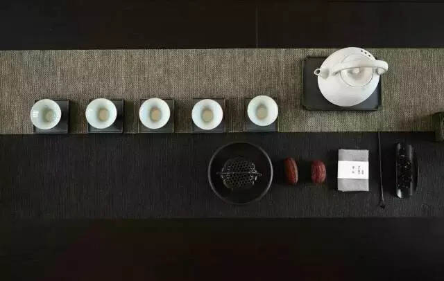 一茶，一室，一中国