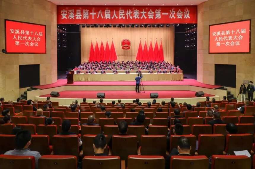 安溪县第十八届人大一次会议上，郑莲英提交铁观音产业发展建议