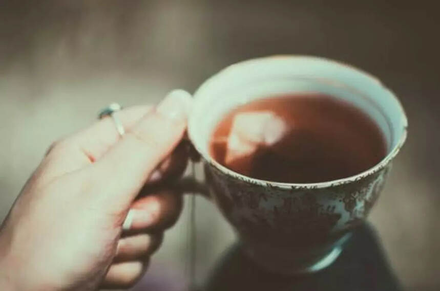 饮尽红尘茶汤，出离三千世界