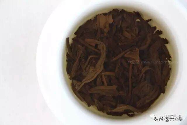 「茶评」经过十几年陈化，这款三鹤六堡茶1728滋味如何？