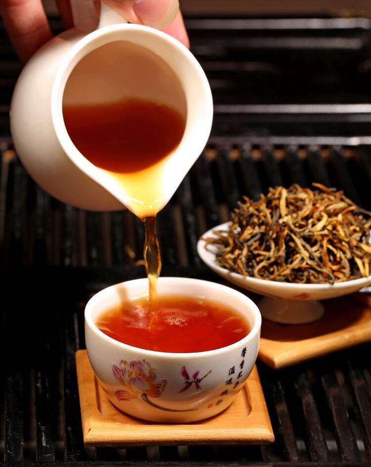 为什么人人都会爱红茶？