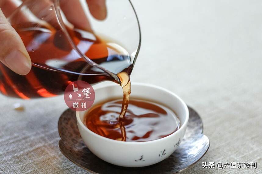 为何最近很多茶友喜欢这款口感甜糯的金花六堡茶？