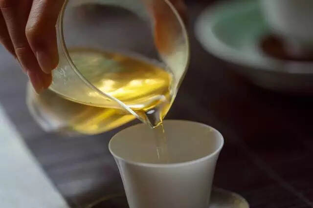 饮尽红尘茶汤，出离三千世界