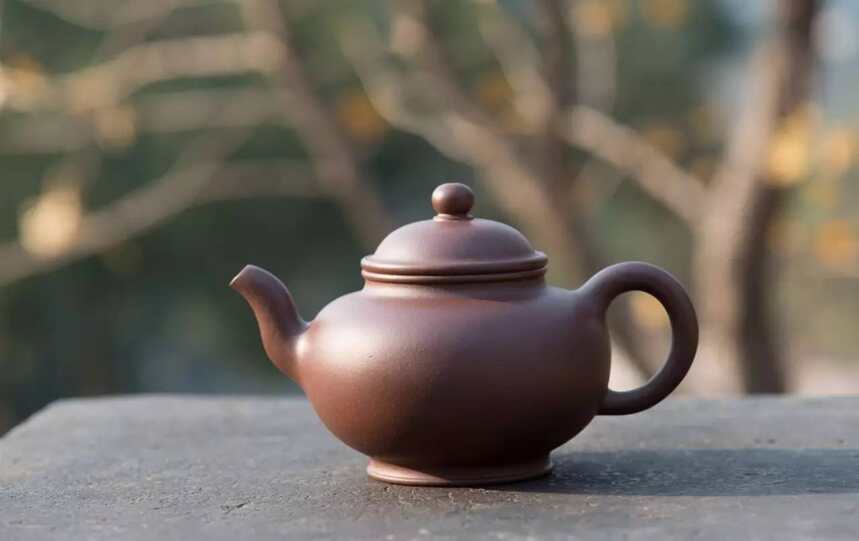 紫砂壶泡茶有讲究，不同泥料的壶适合泡不同的茶