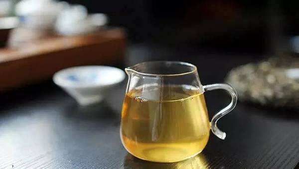 普洱生茶与熟茶，哪种更适合你喝？