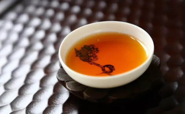 一盏茶，在袅袅清香中与岁月共老