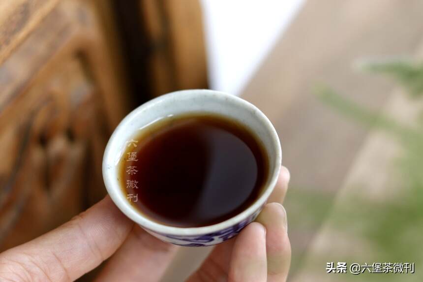画家刘益之：工作之余沏上一壶六堡茶，养生健体，清心养性
